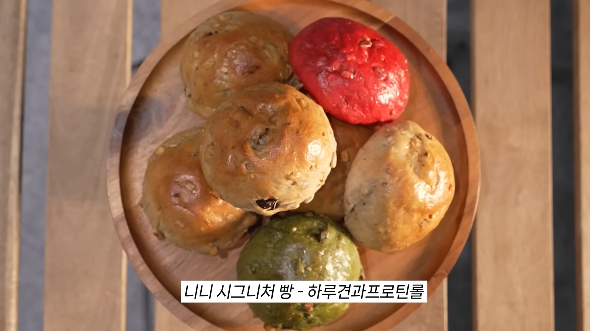 빵값에 격노한 슈카월드 '소금빵 990원' 베이커리 팝업 연다  1323-Image
